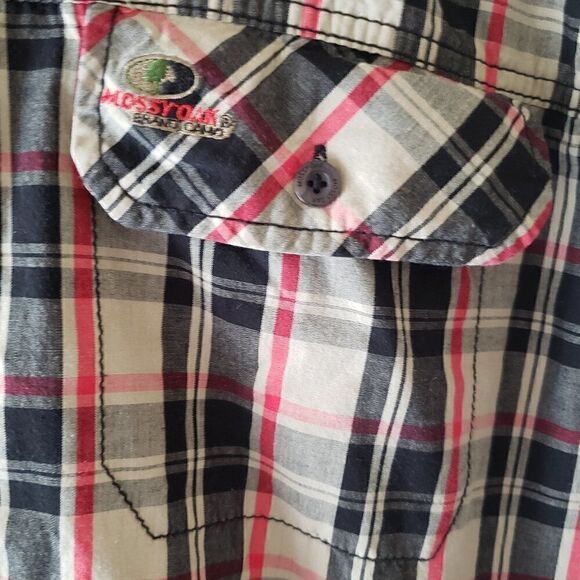 Mossy Oak Men's Plaid Short Sleeve Button Down Shirt with Pocket - Picture 4 of 5